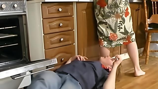 Mature Brunette Gets Nailed In Her Kitchen