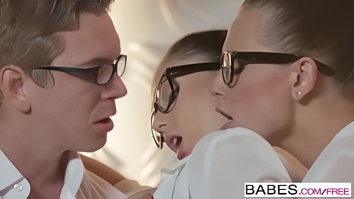 Две секретарши за 30 Aidra Fox и Ariana Marie ублажают босса в офисе