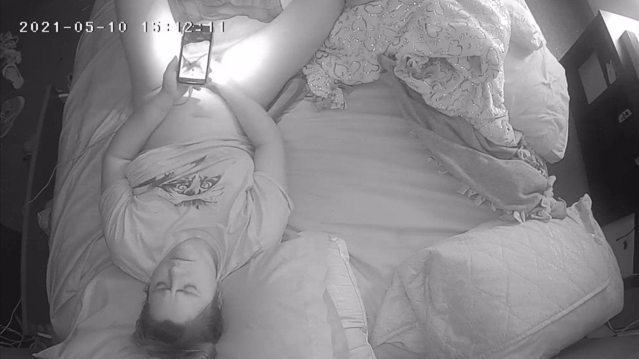 Milf Can't Stop Touching Her Pussy - Hidden Cam Part 2