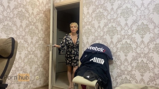 Грудастая мама с татуированной спиной совратила студента на анальный секс