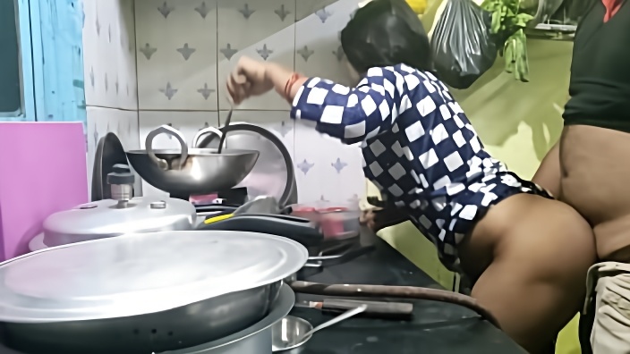 The maid who came from the village did not have any leaves, so the owner took advantage of that and fucked the maid (Hindi Clear Audio)