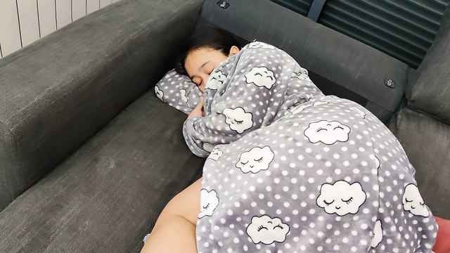 Извращенец сунул болт в пилотку соседской мамы с большой попкой